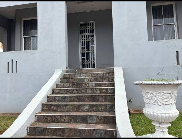 40 BEDROOM HOUSE FOR SALE IN MUSGRAVE